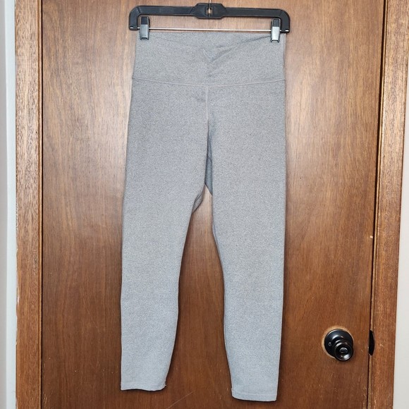 Fabletics Light Grey Woman’s Athletic Sportswear Leggings Size Medium - Picture 2 of 5